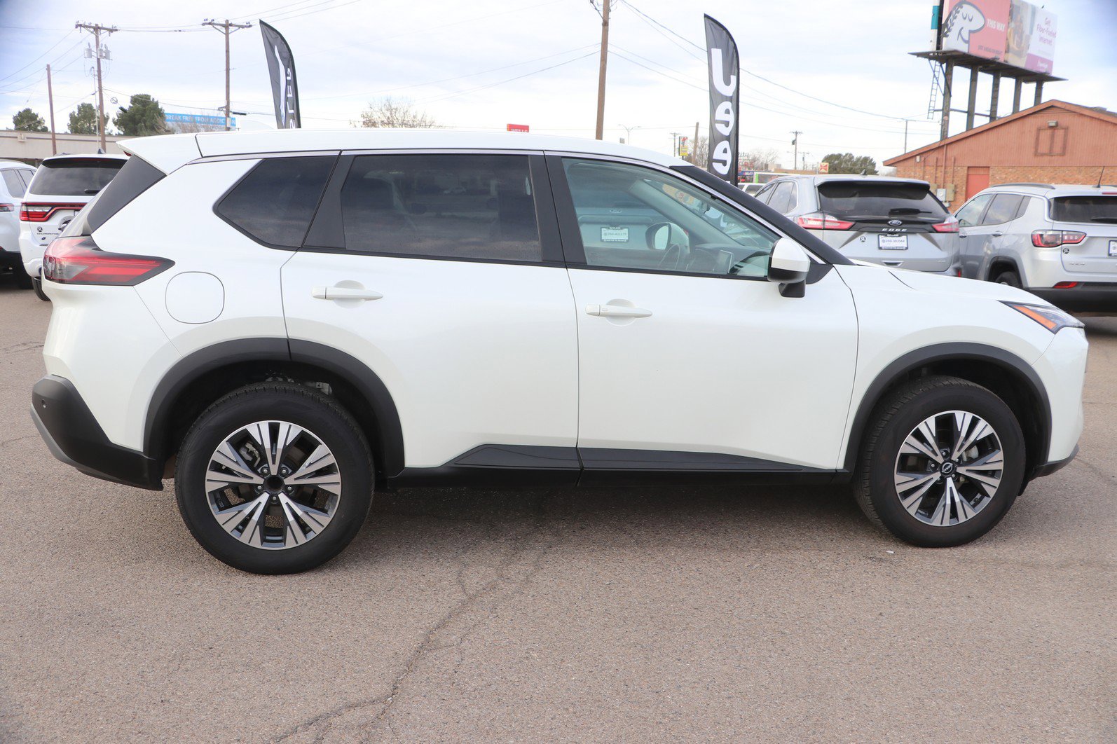 Used 2023 Nissan Rogue SV image 8