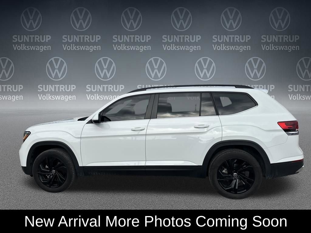Used 2023 Volkswagen Atlas SE w/ Black Wheel Package image 3
