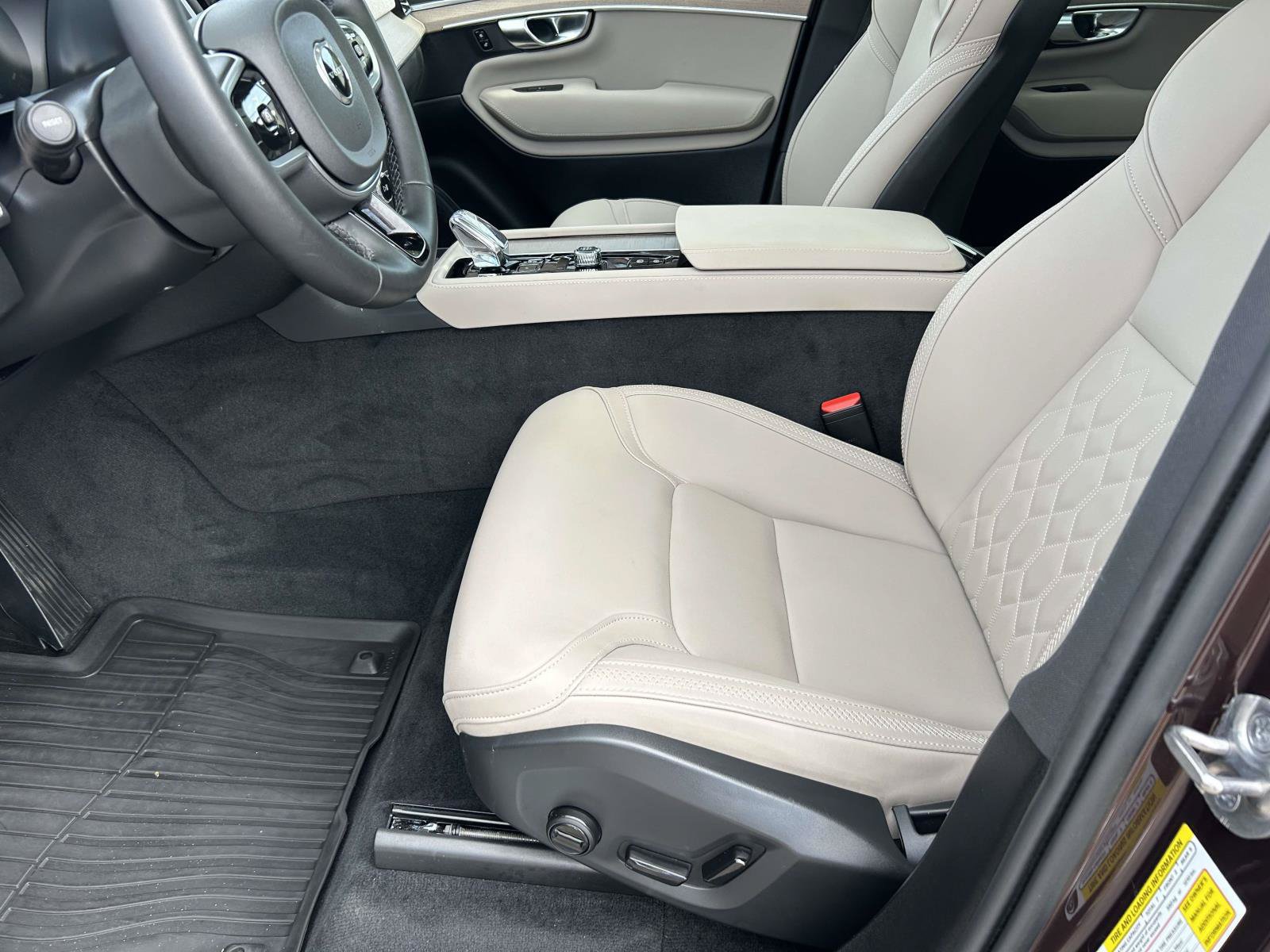 Certified 2025 Volvo XC90 B6 Core w/ Climate Package AWD/4WD image 19