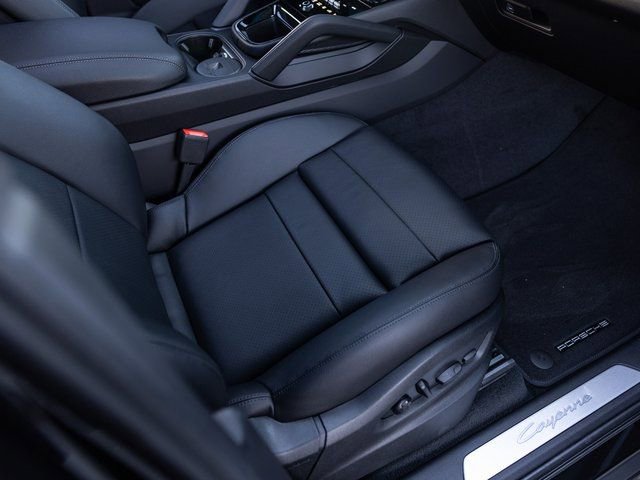 Certified 2025 Porsche Cayenne image 50