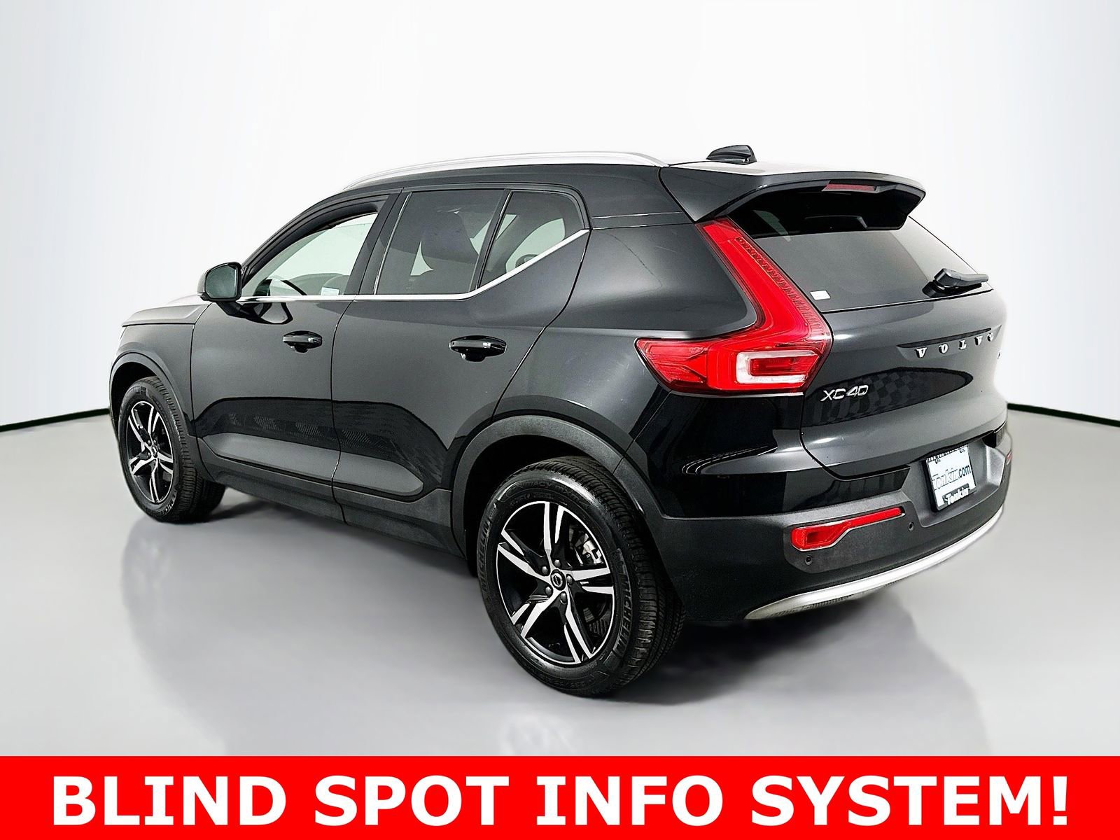Used 2025 Volvo XC40 B5 Core AWD/4WD image 5