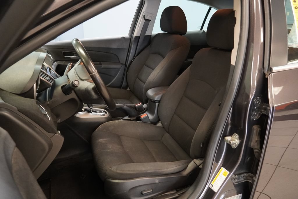 Used 2014 Chevrolet Cruze LT FWD image 3