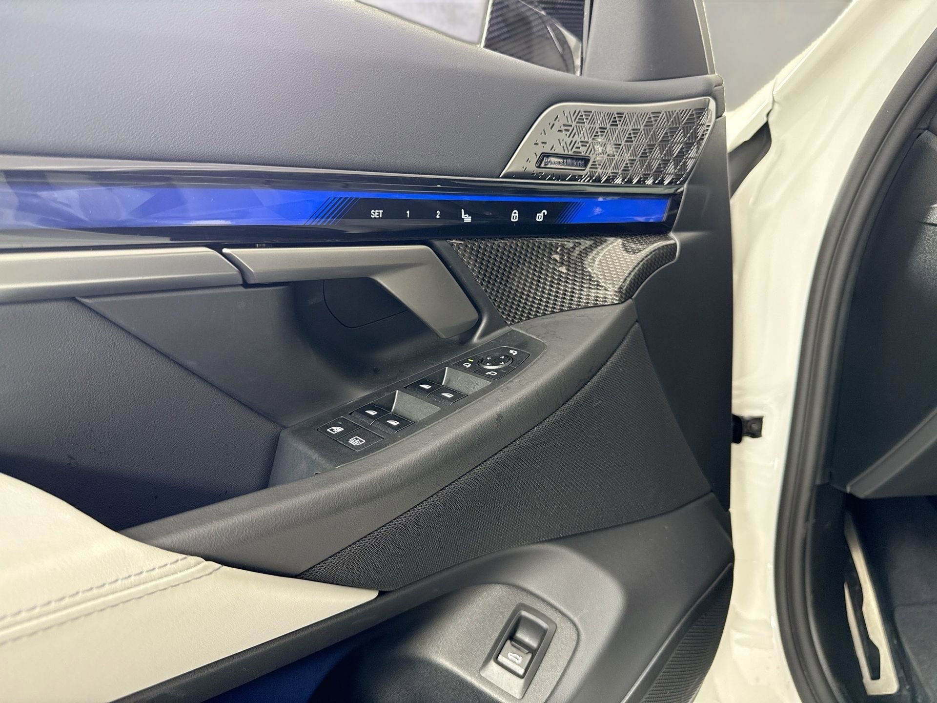 Used 2025 BMW M5 w/ Carbon Package AWD/4WD image 16