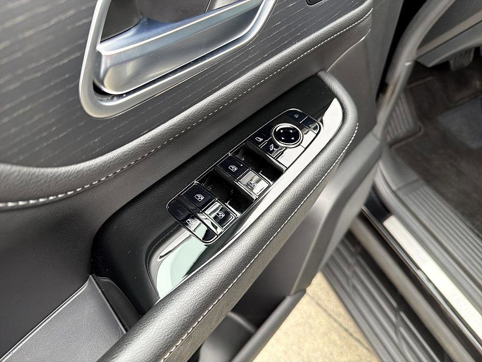 Certified 2025 INFINITI QX80 Sensory image 10