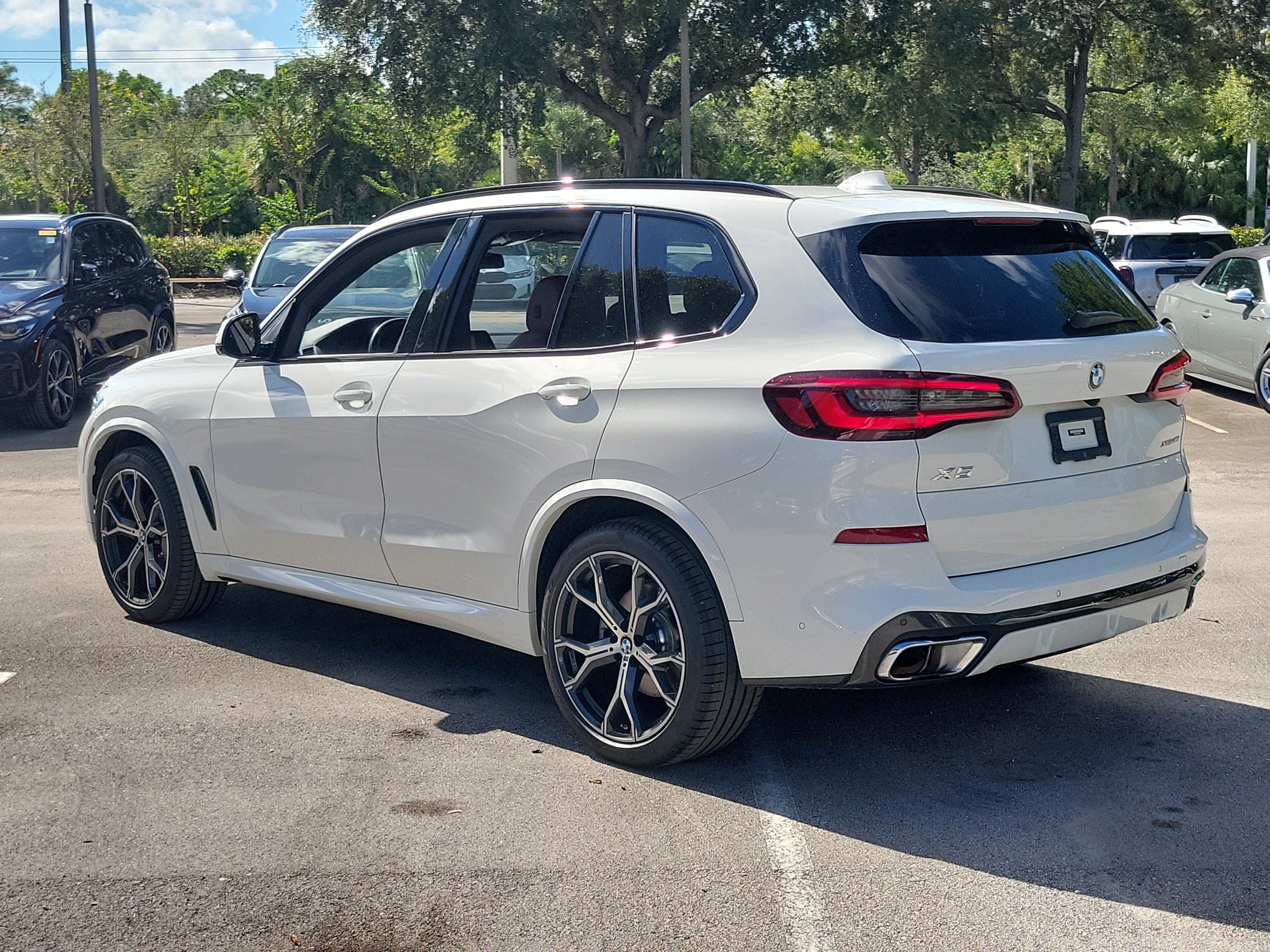 Used 2023 BMW X5 xDrive40i w/ M Sport Package AWD/4WD image 5