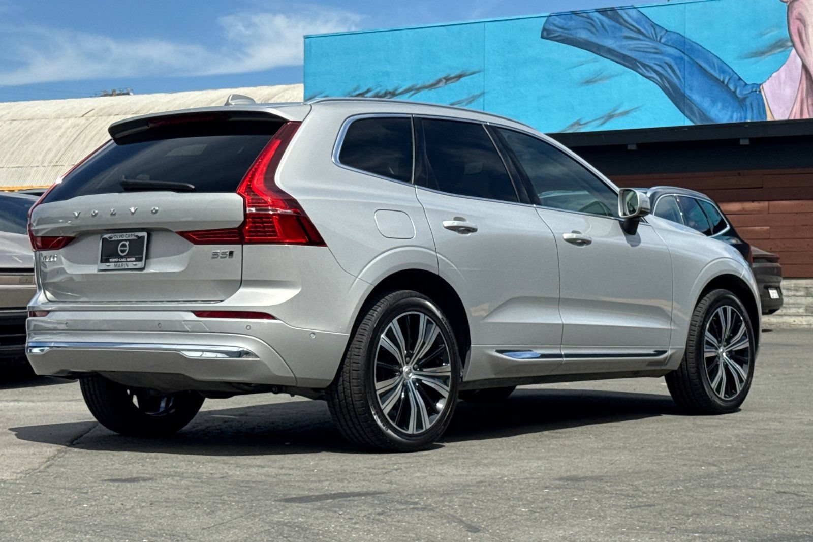 Used 2023 Volvo XC60 B5 Plus w/ Climate Package AWD/4WD image 2