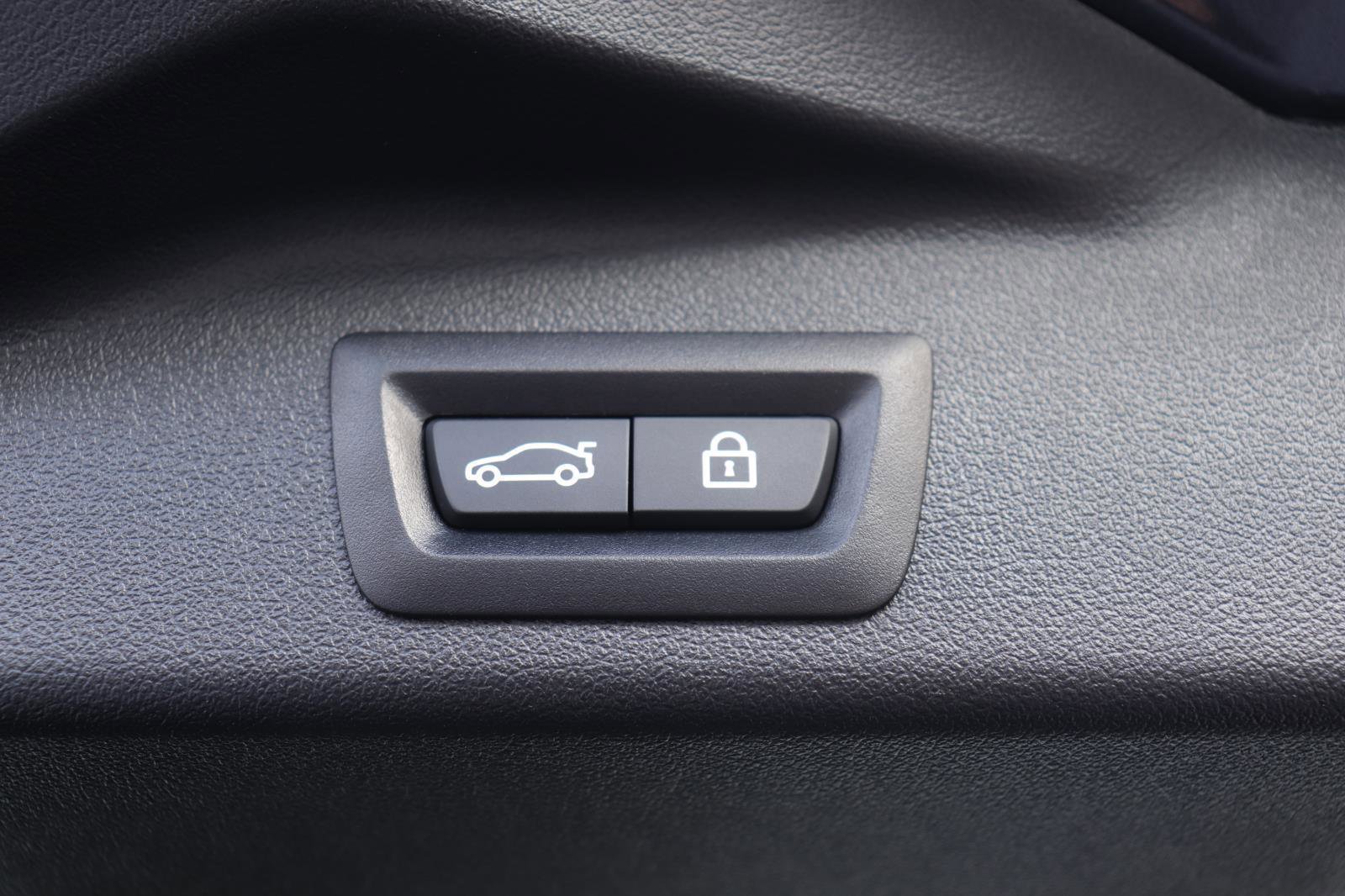 Used 2022 BMW X5 M50i w/ Executive Package image 17