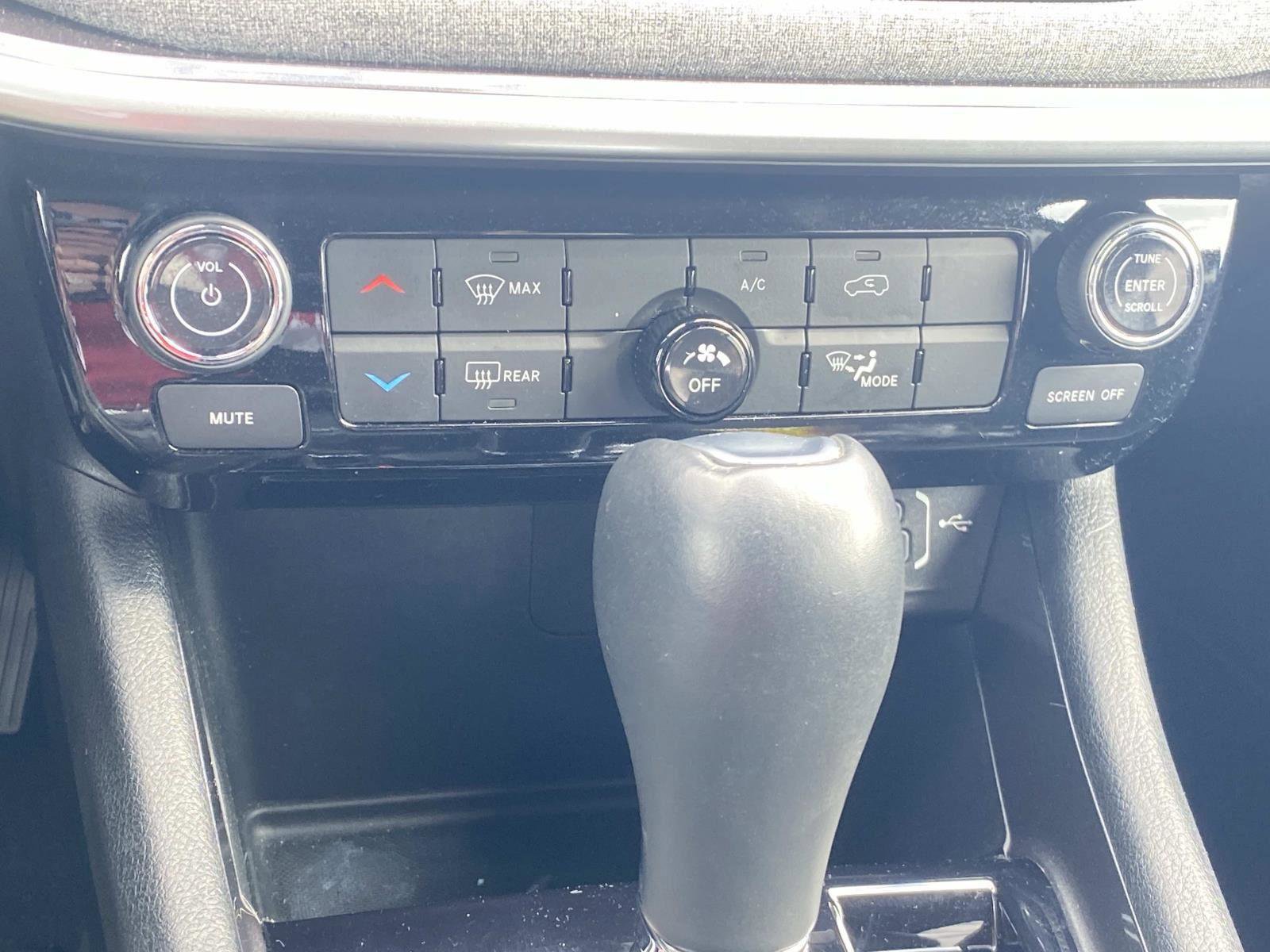 Used 2022 Jeep Compass Latitude image 30