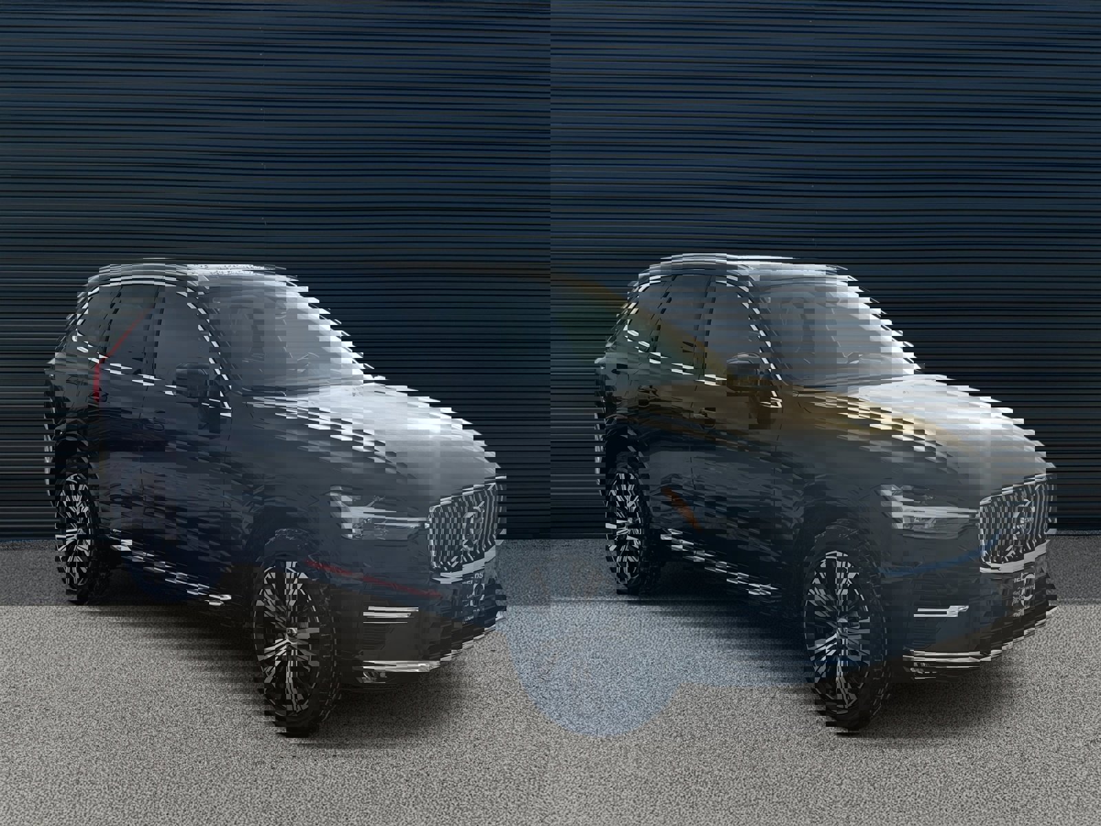 Certified 2023 Volvo XC60 B5 Plus w/ Climate Package image 3