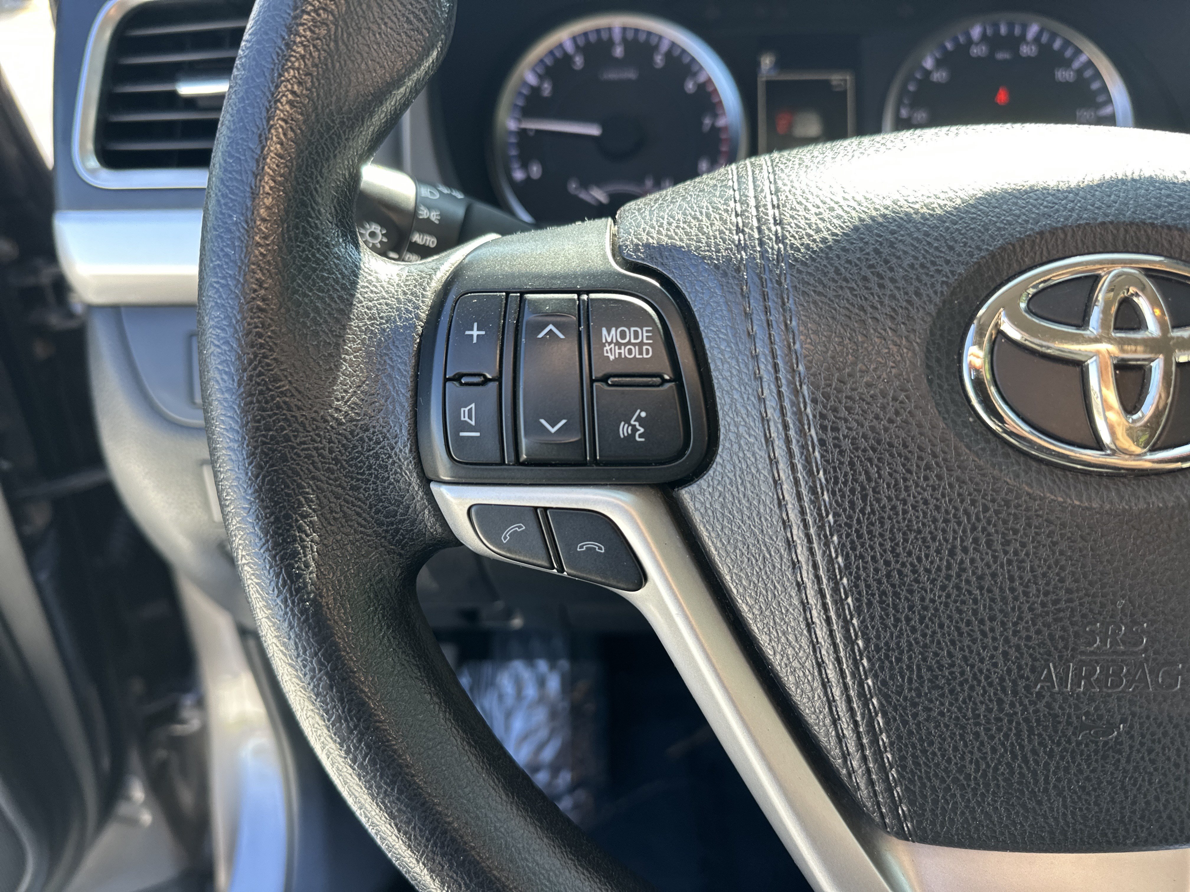 Used 2017 Toyota Highlander LE FWD image 19
