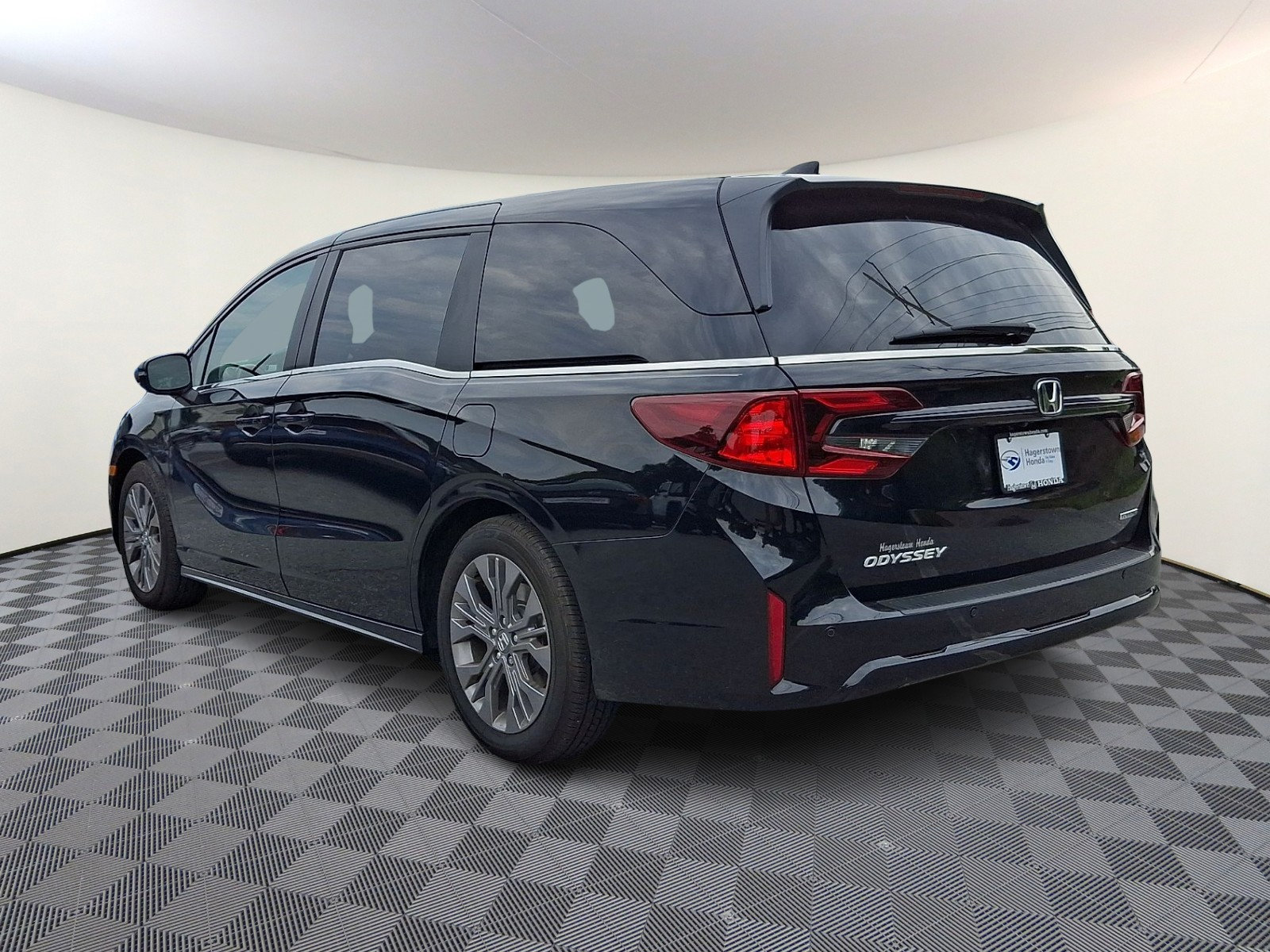 Used 2025 Honda Odyssey Touring image 4