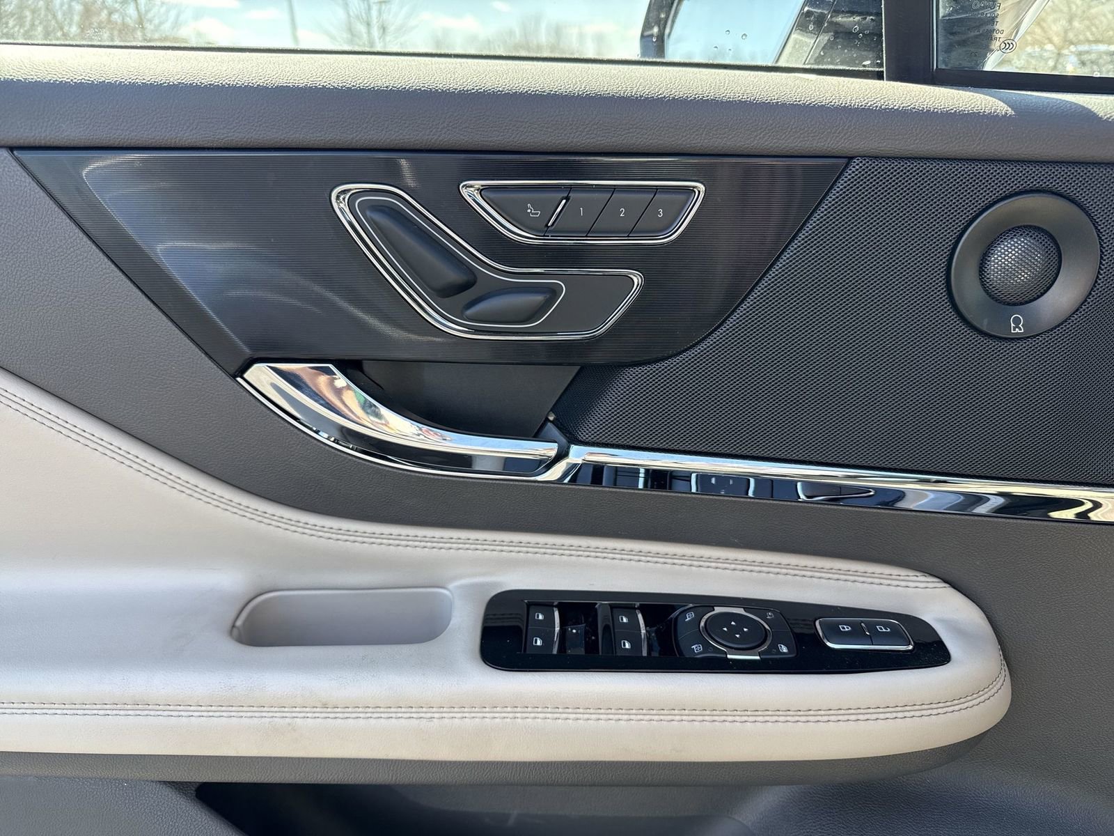 Used 2023 Lincoln Corsair AWD w/ Equipment Group 102A image 12