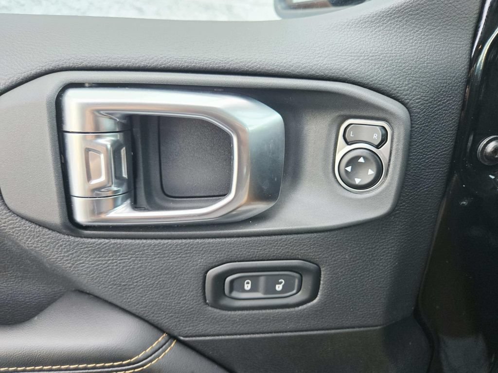 Certified 2025 Jeep Wrangler Unlimited Sahara AWD/4WD image 35