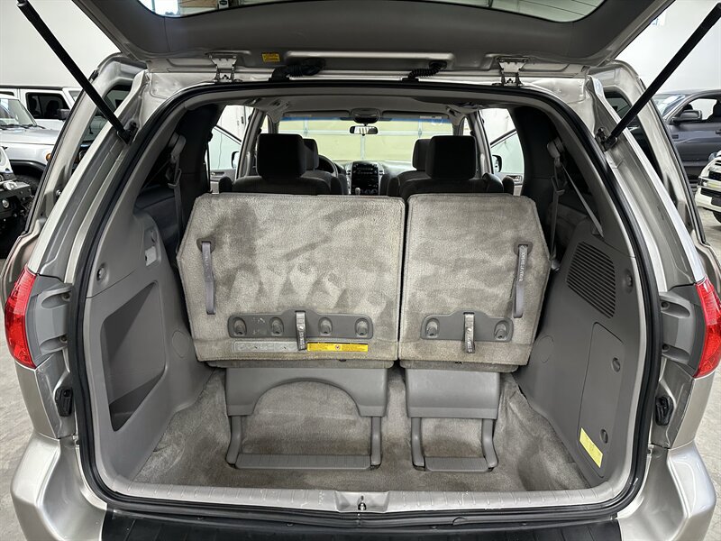 Used 2007 Toyota Sienna LE FWD image 16