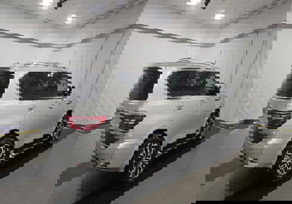 Used 2024 Nissan Armada SL w/ Captain's Chairs Package image 4