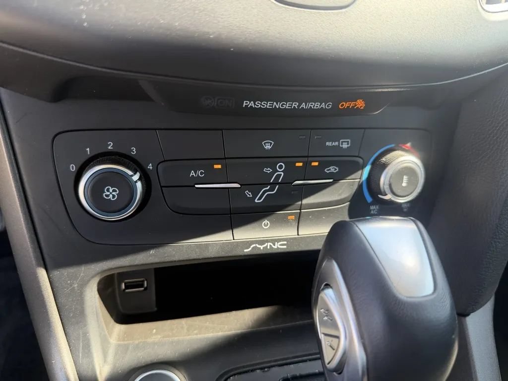 Used 2016 Ford Focus SE w/ Equipment Group 201A FWD image 19