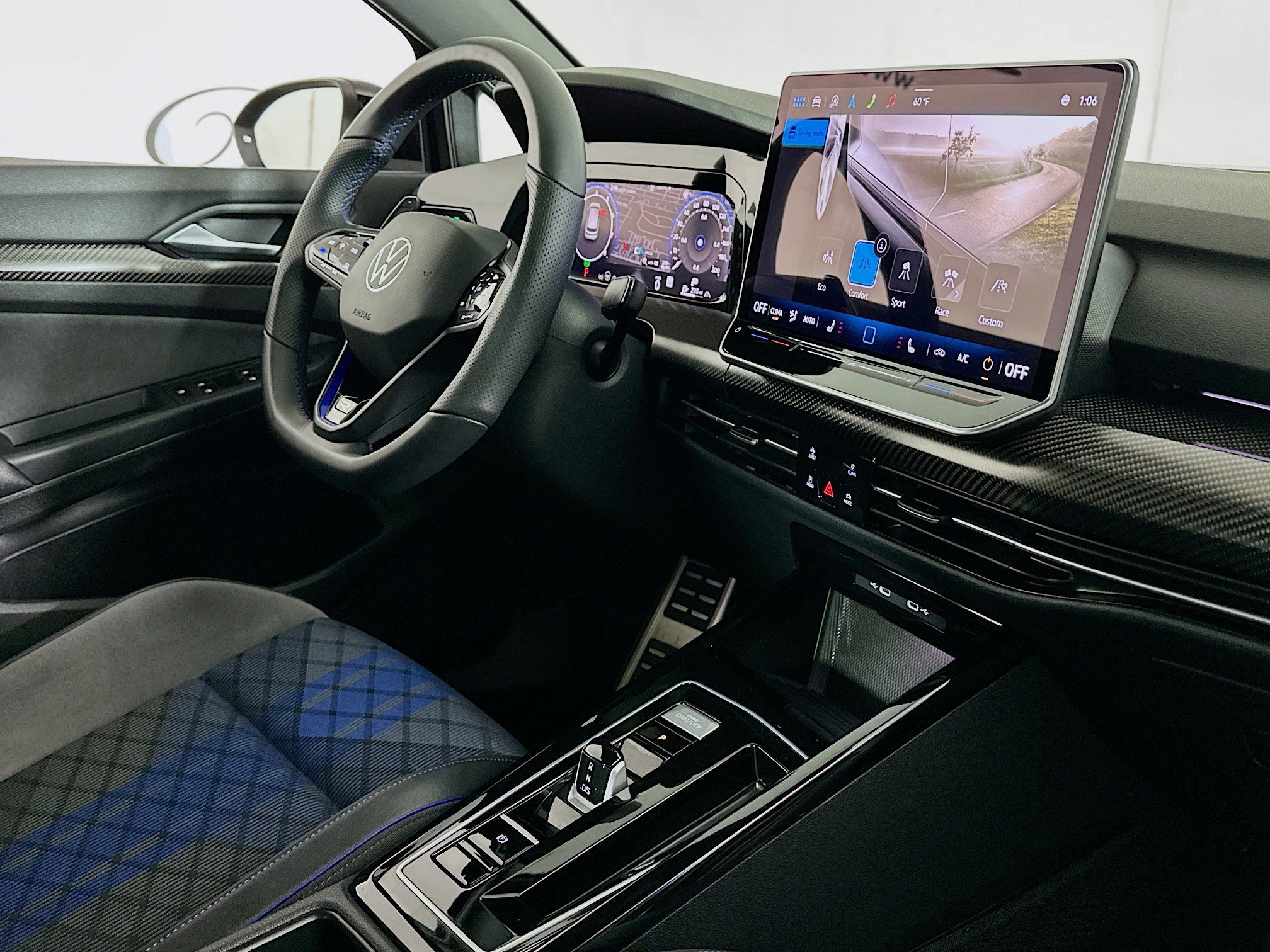 Used 2025 Volkswagen Golf R Black Edition w/ Euro Stye Package image 29