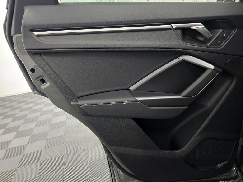 New 2025 Audi Q3 2.0T Premium image 19