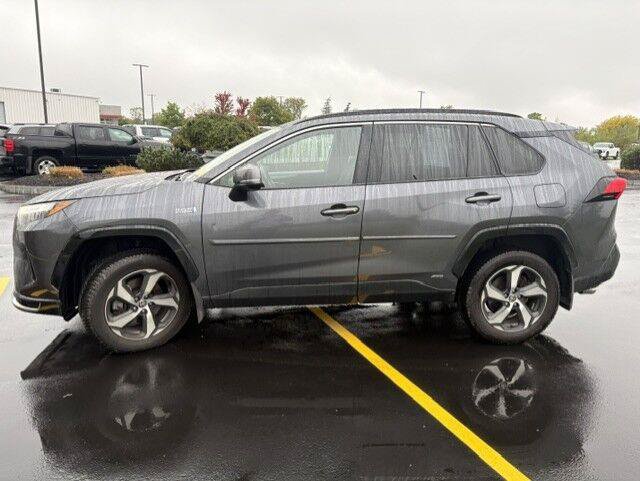 Used 2022 Toyota RAV4 SE w/ Weather & Moonroof Package AWD/4WD image 8