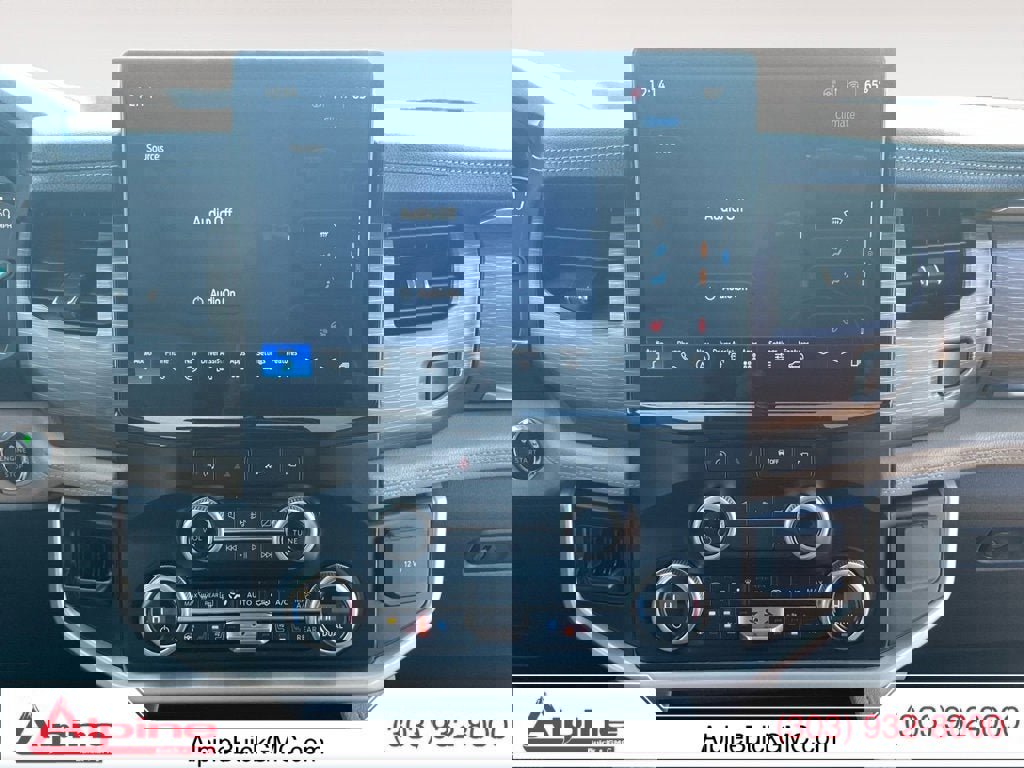 Used 2024 Ford Expedition Limited image 11