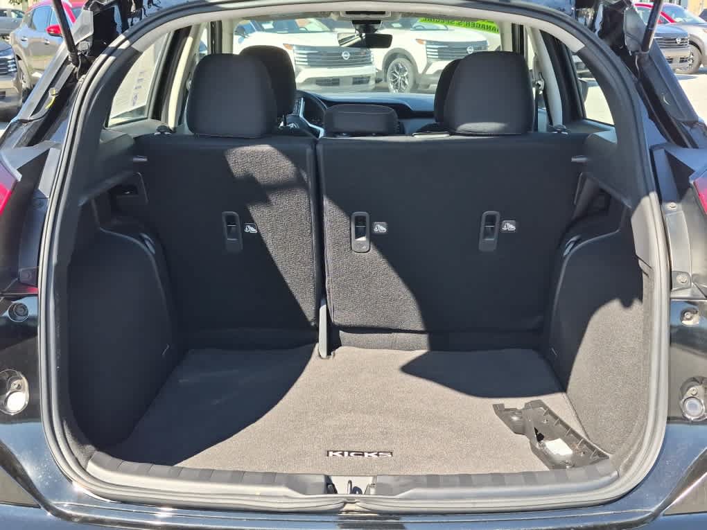 Used 2023 Nissan Kicks SV w/ Interior Electronics Package FWD image 17