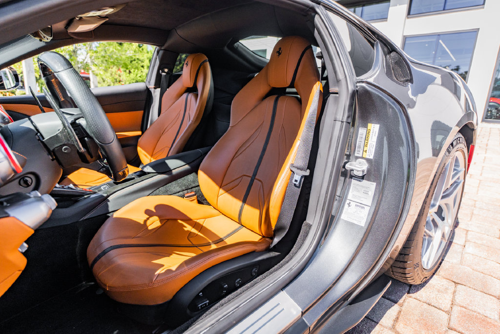 Used 2019 Ferrari 812 Superfast RWD image 18