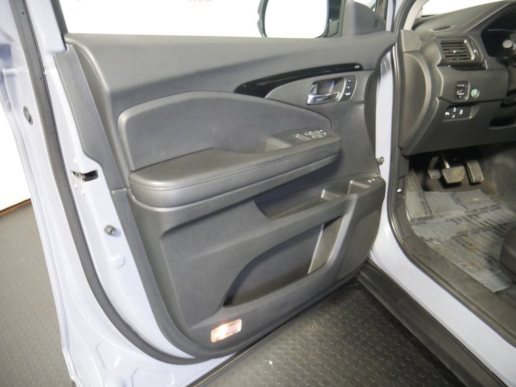Certified 2022 Honda Pilot Touring image 14