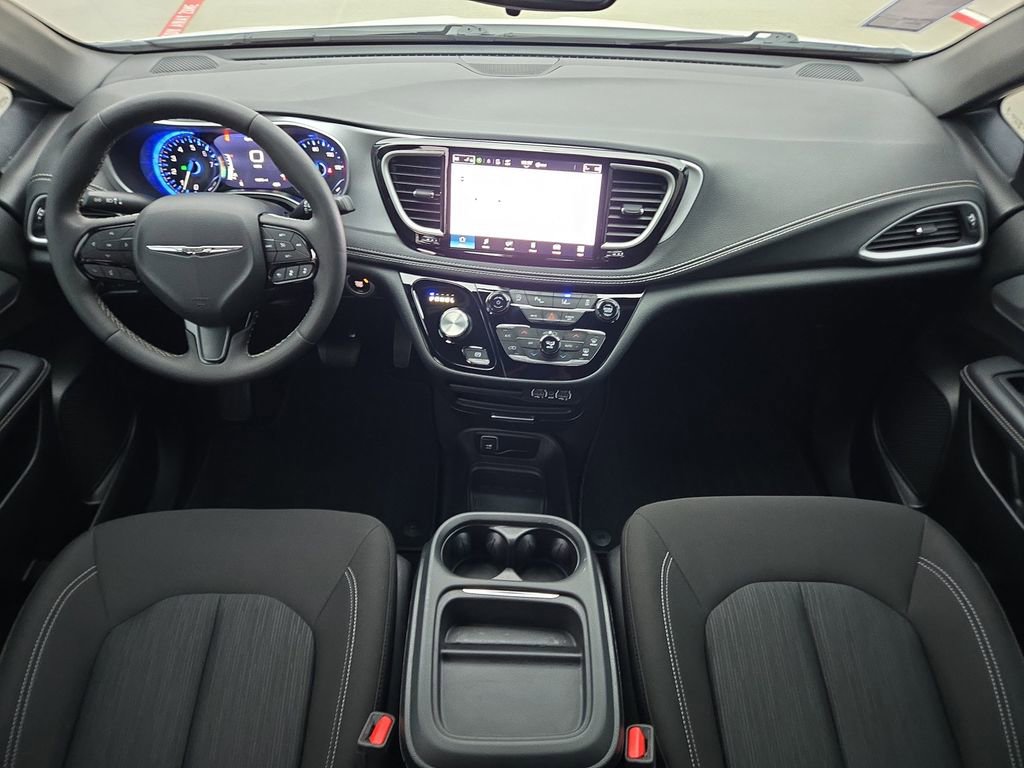 Used 2024 Chrysler Pacifica Touring image 14