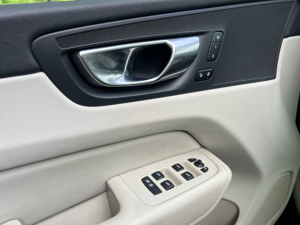 Certified 2023 Volvo XC60 B5 Plus w/ Climate Package AWD/4WD image 10