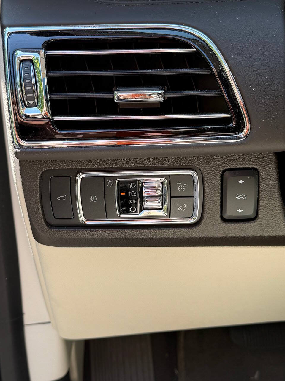Used 2022 Lincoln Navigator L Black Label AWD/4WD image 12