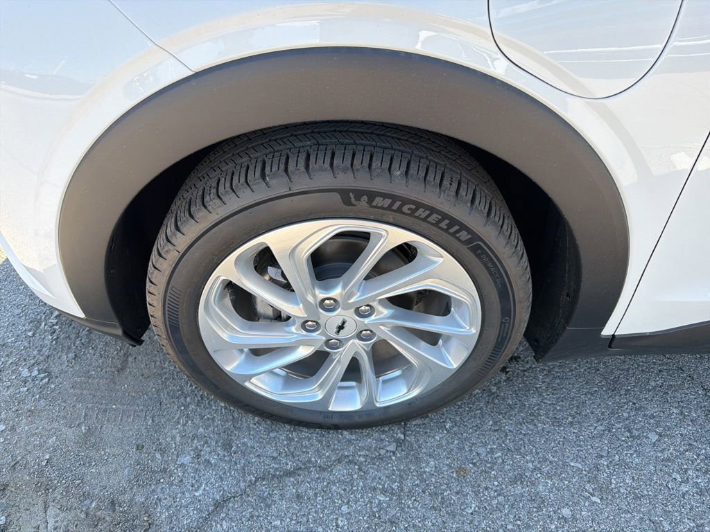 New 2027 Chevrolet Bolt LT FWD image 9