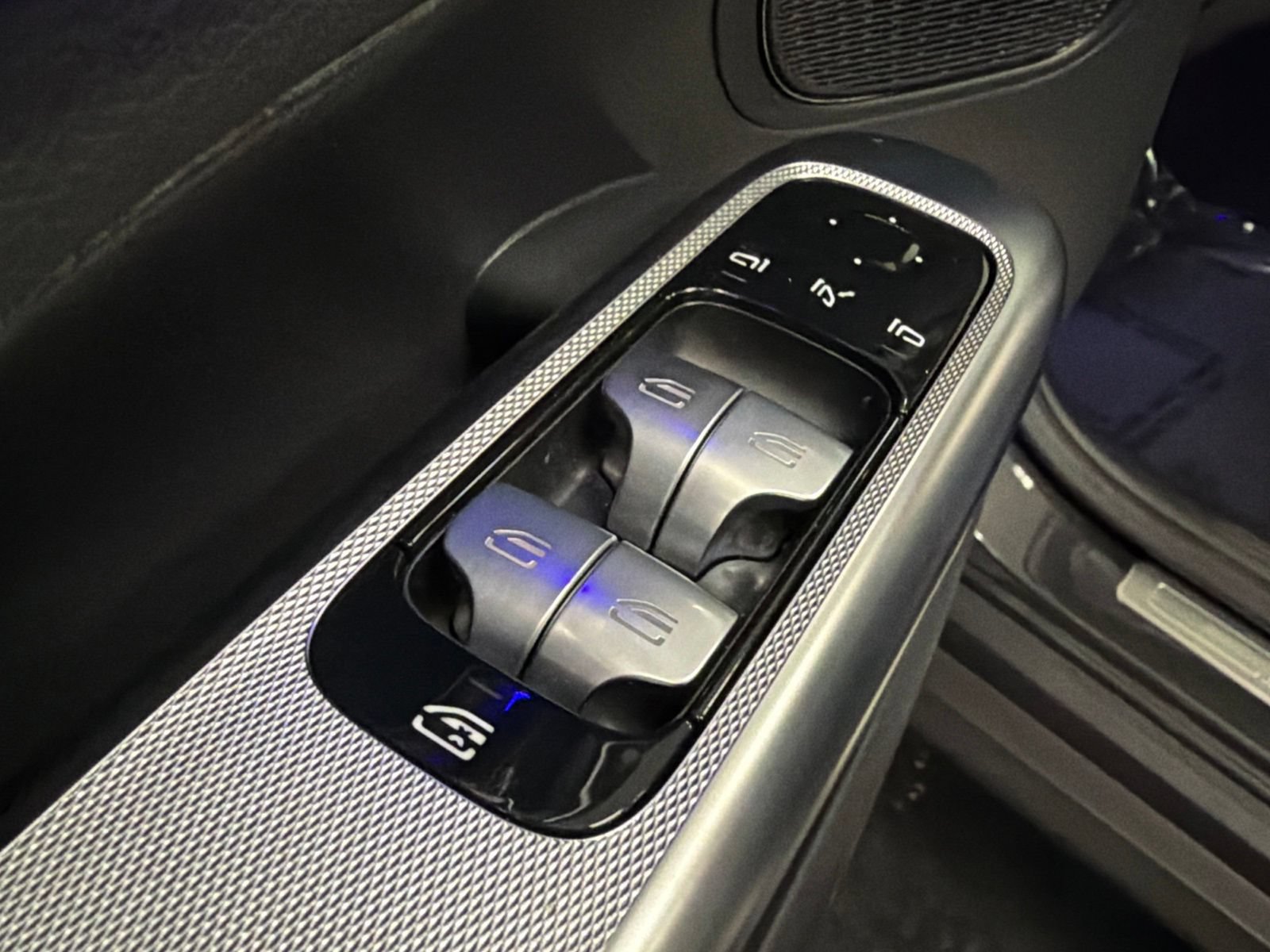 Certified 2026 Mercedes-Benz GLC 300 image 21