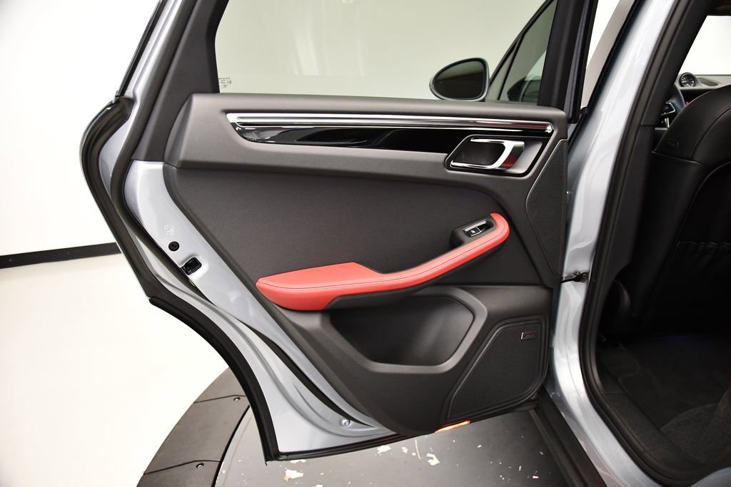 Used 2025 Porsche Macan Turbo image 43