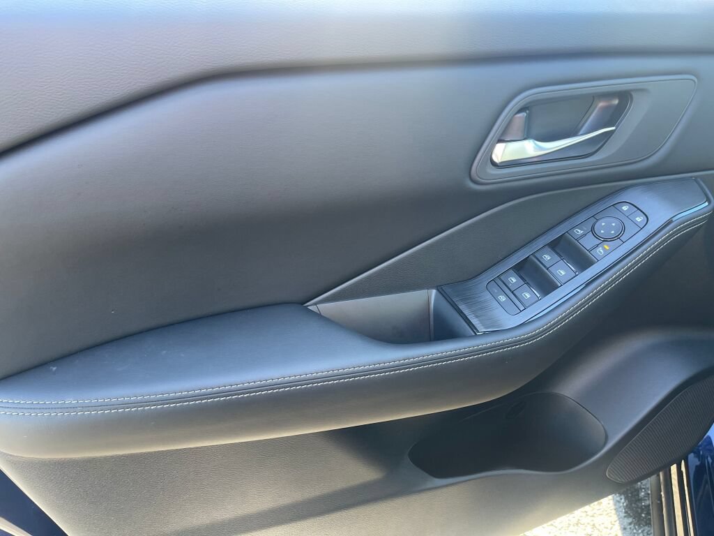 Used 2026 Nissan Rogue SV AWD/4WD image 8