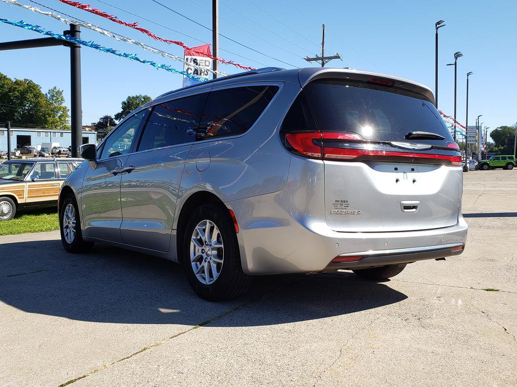 Used 2021 Chrysler Pacifica Touring-L FWD image 6