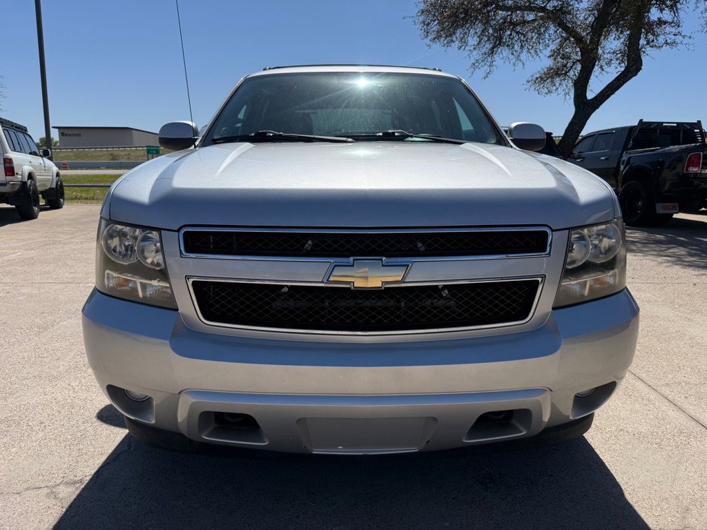 Used 2011 Chevrolet Avalanche LS image 2