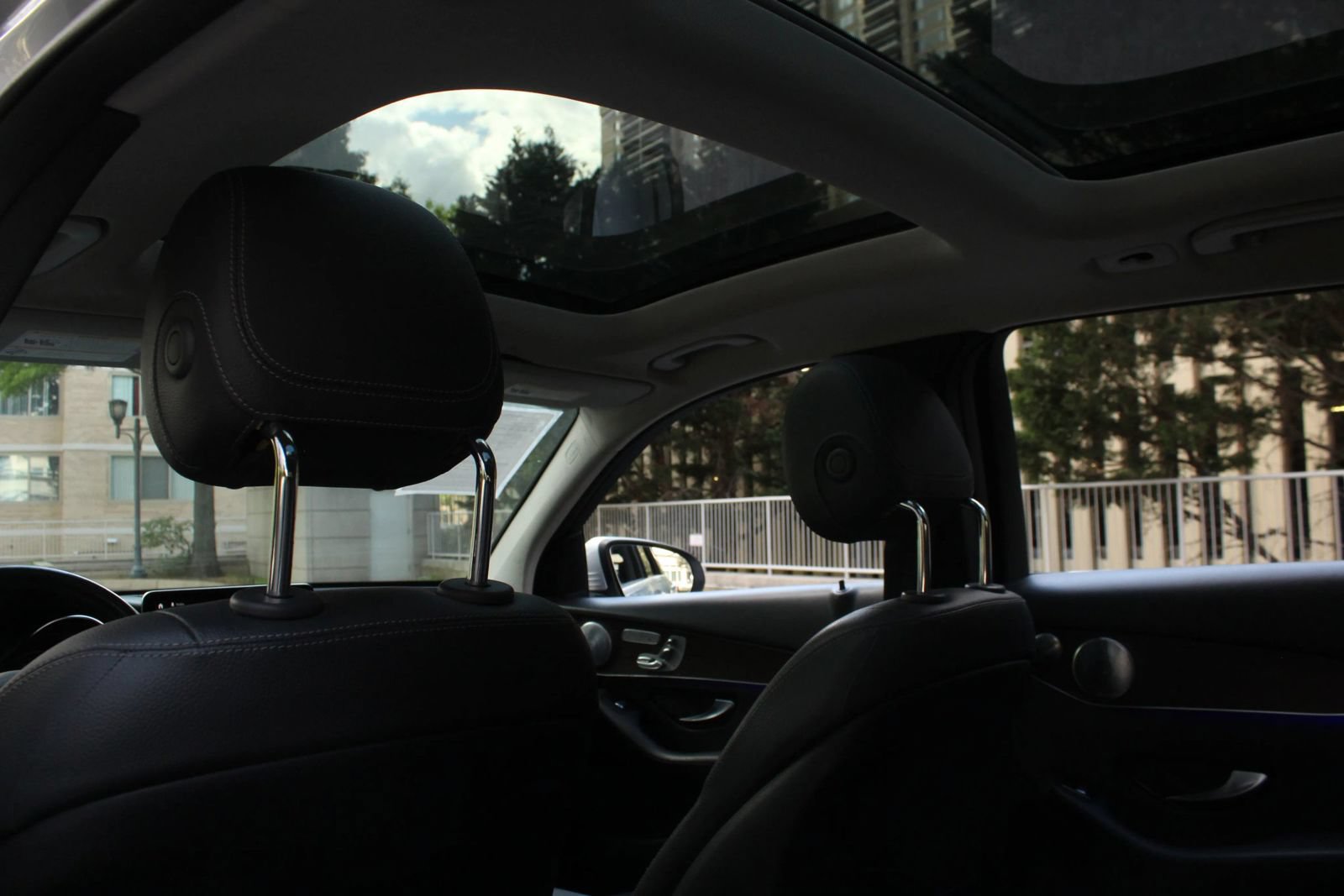 Used 2020 Mercedes-Benz GLC 300 4MATIC w/ Multimedia Package image 23