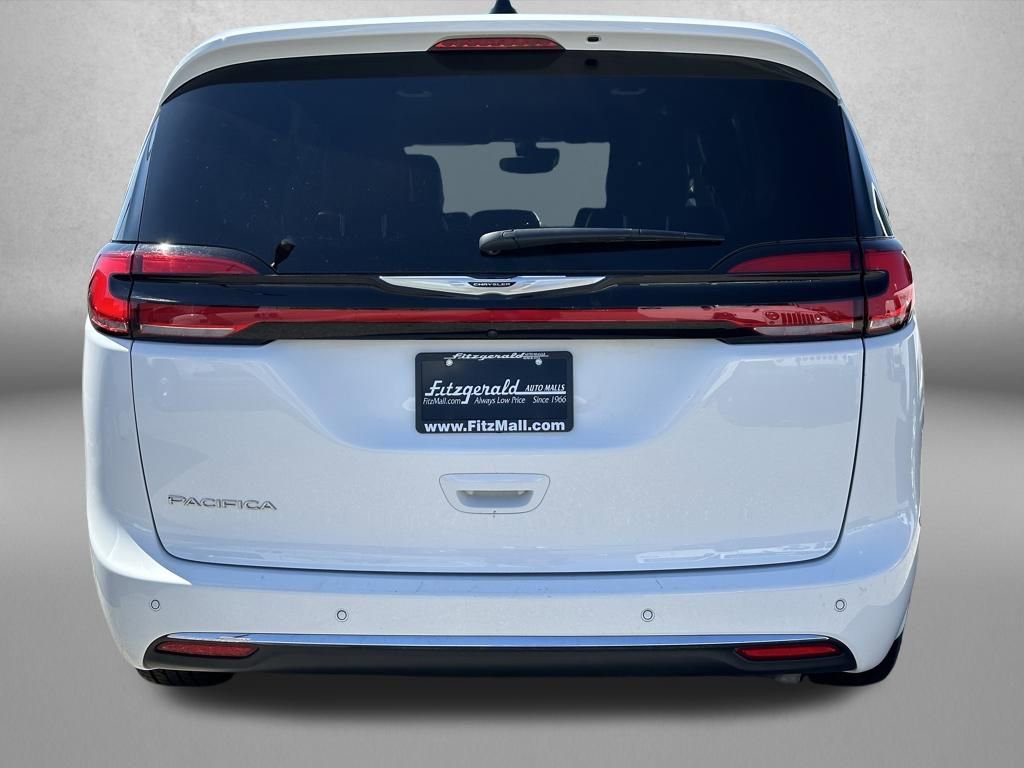 Used 2025 Chrysler Pacifica Select FWD image 5