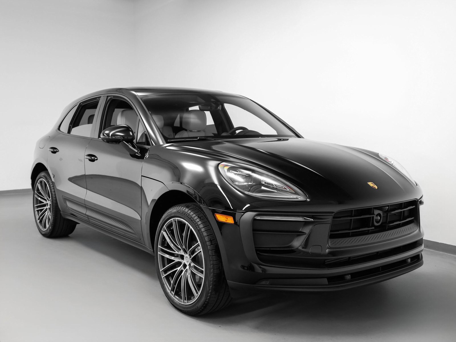Used 2025 Porsche Macan image 10