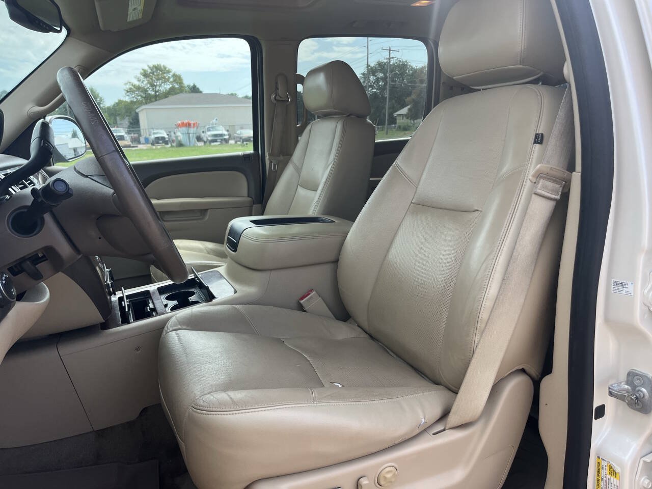 Used 2013 Chevrolet Suburban LTZ AWD/4WD image 10