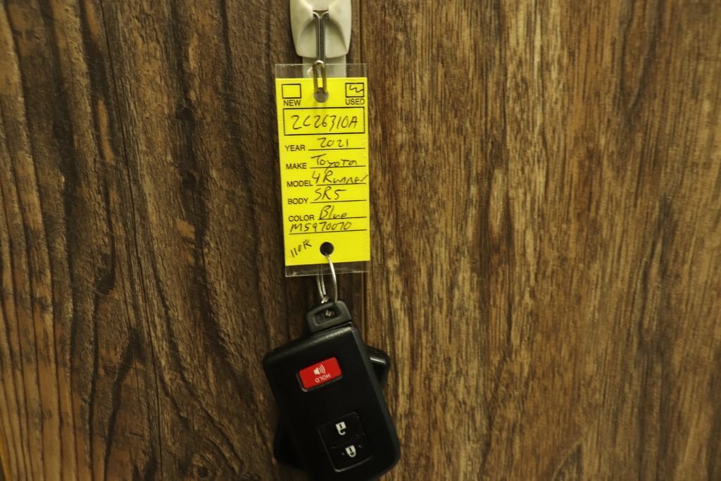 Used 2021 Toyota 4Runner SR5 Premium w/ Moonroof Package AWD/4WD image 20
