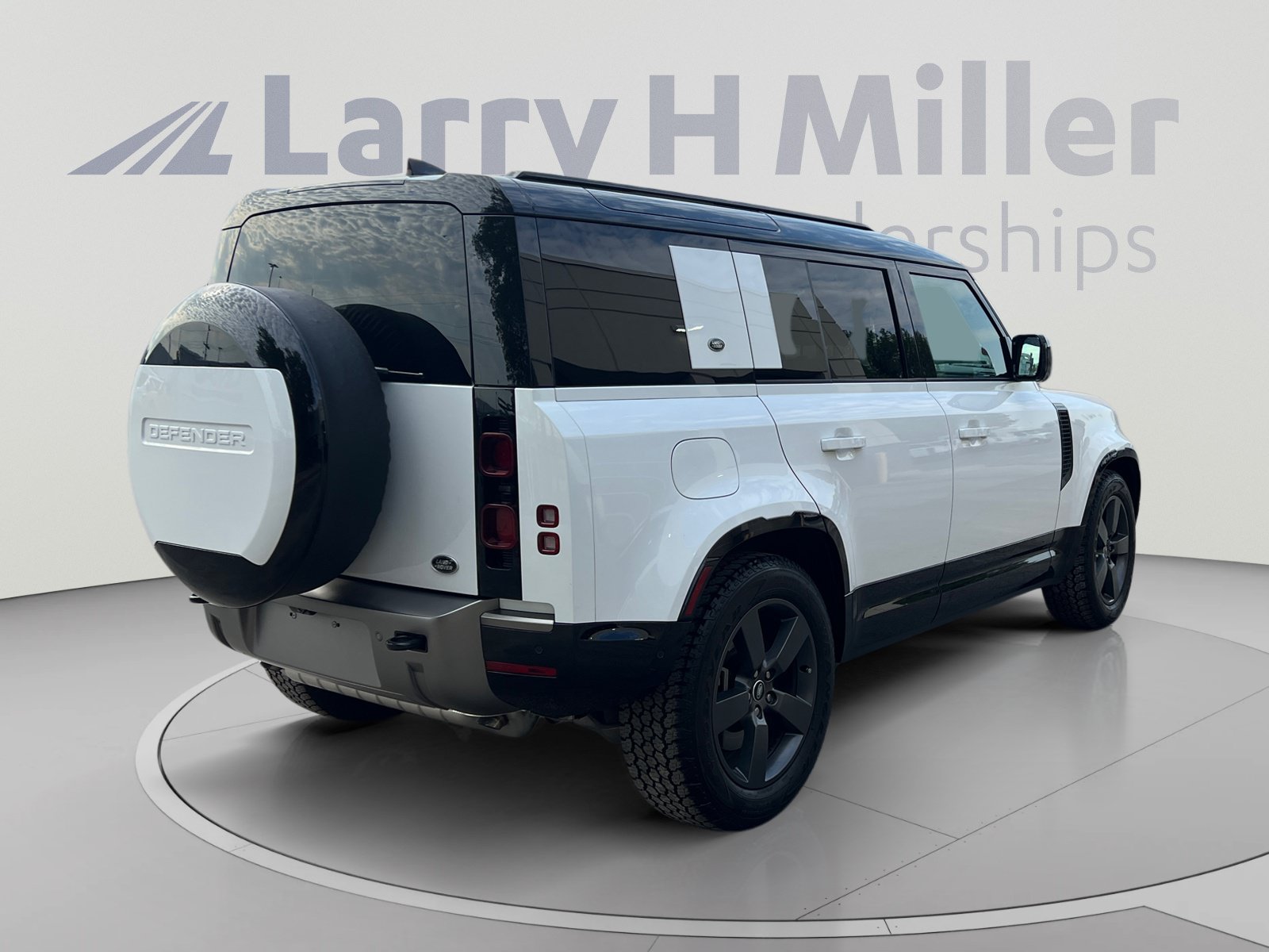 Used 2023 Land Rover Defender 110 X-Dynamic SE AWD/4WD image 5