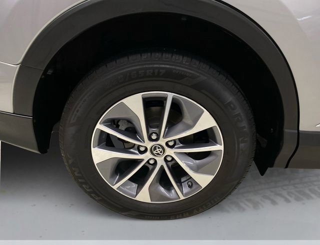 Used 2018 Toyota RAV4 XLE AWD/4WD image 17
