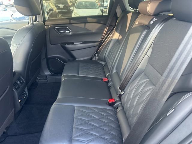Used 2024 Nissan Rogue Platinum w/ Platinum Premium Package image 17