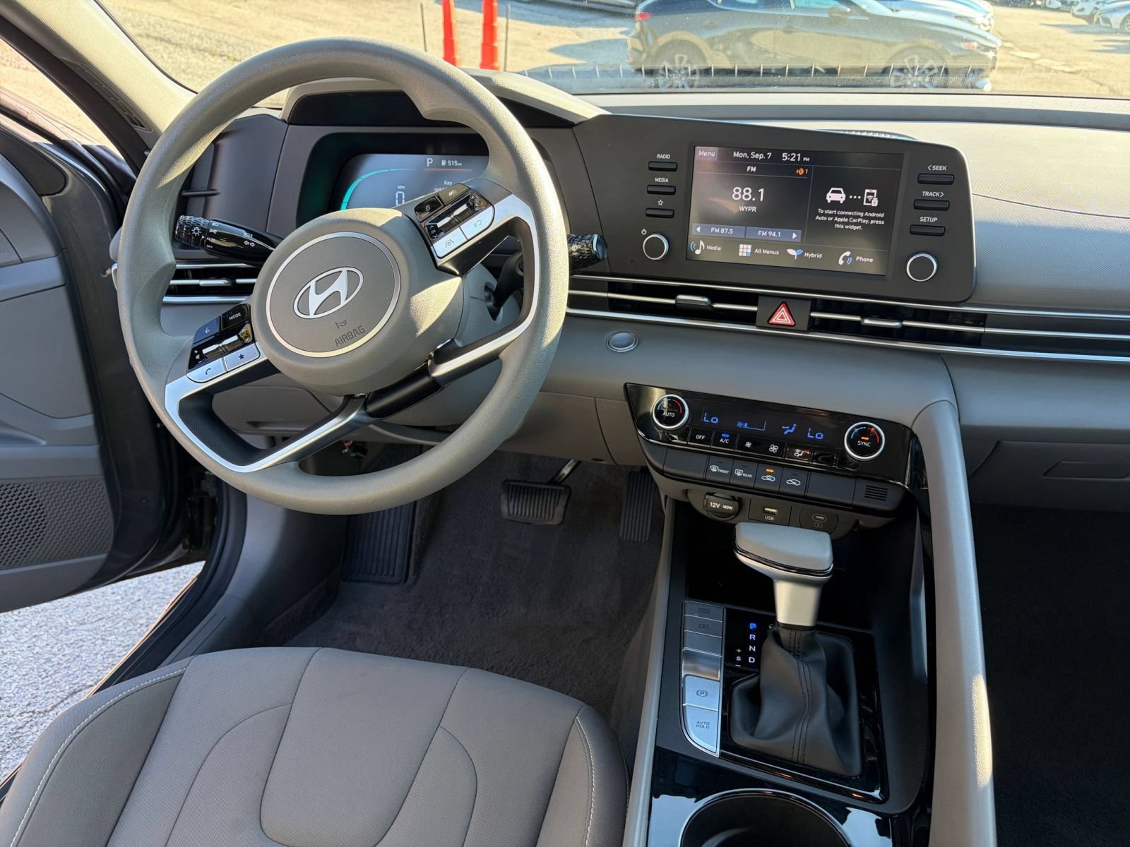 Used 2026 Hyundai Elantra Hybrid FWD image 33