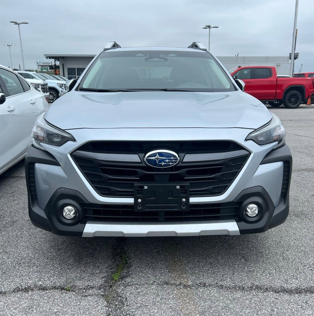Used 2025 Subaru Outback Touring XT AWD/4WD image 2