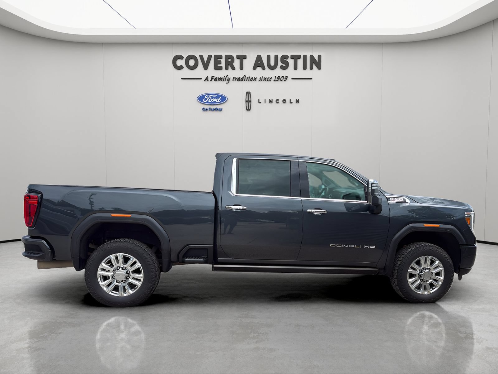 Used 2023 GMC Sierra 3500 Denali w/ Denali Ultimate Package AWD/4WD image 7