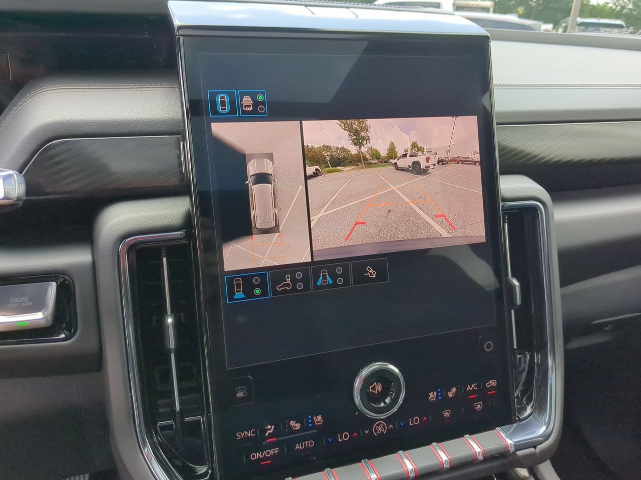 Used 2025 GMC Yukon AT4 w/ AT4 Premium Package AWD/4WD image 15