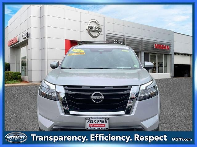 Used 2022 Nissan Pathfinder SV AWD/4WD image 2