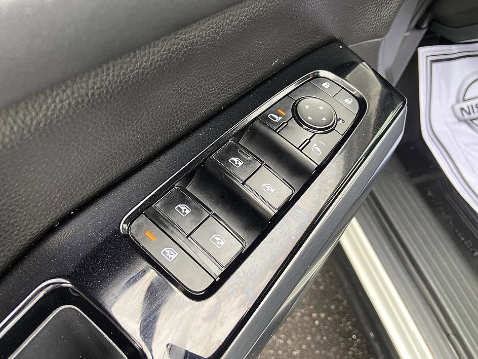 Used 2023 Nissan Pathfinder SL FWD image 10